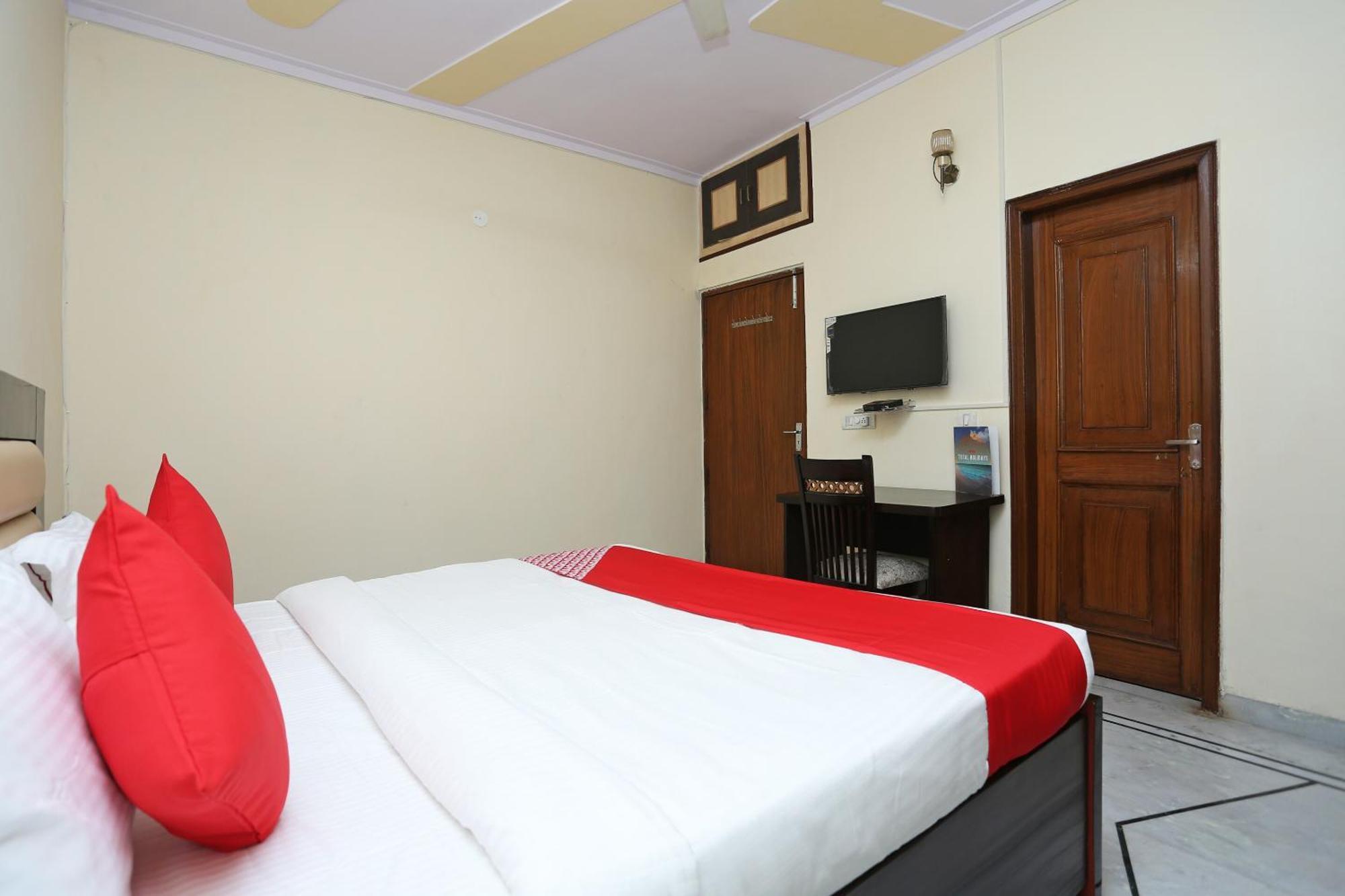 OYO 15738 Hotel Awesome Villa Gurgaon Esterno foto