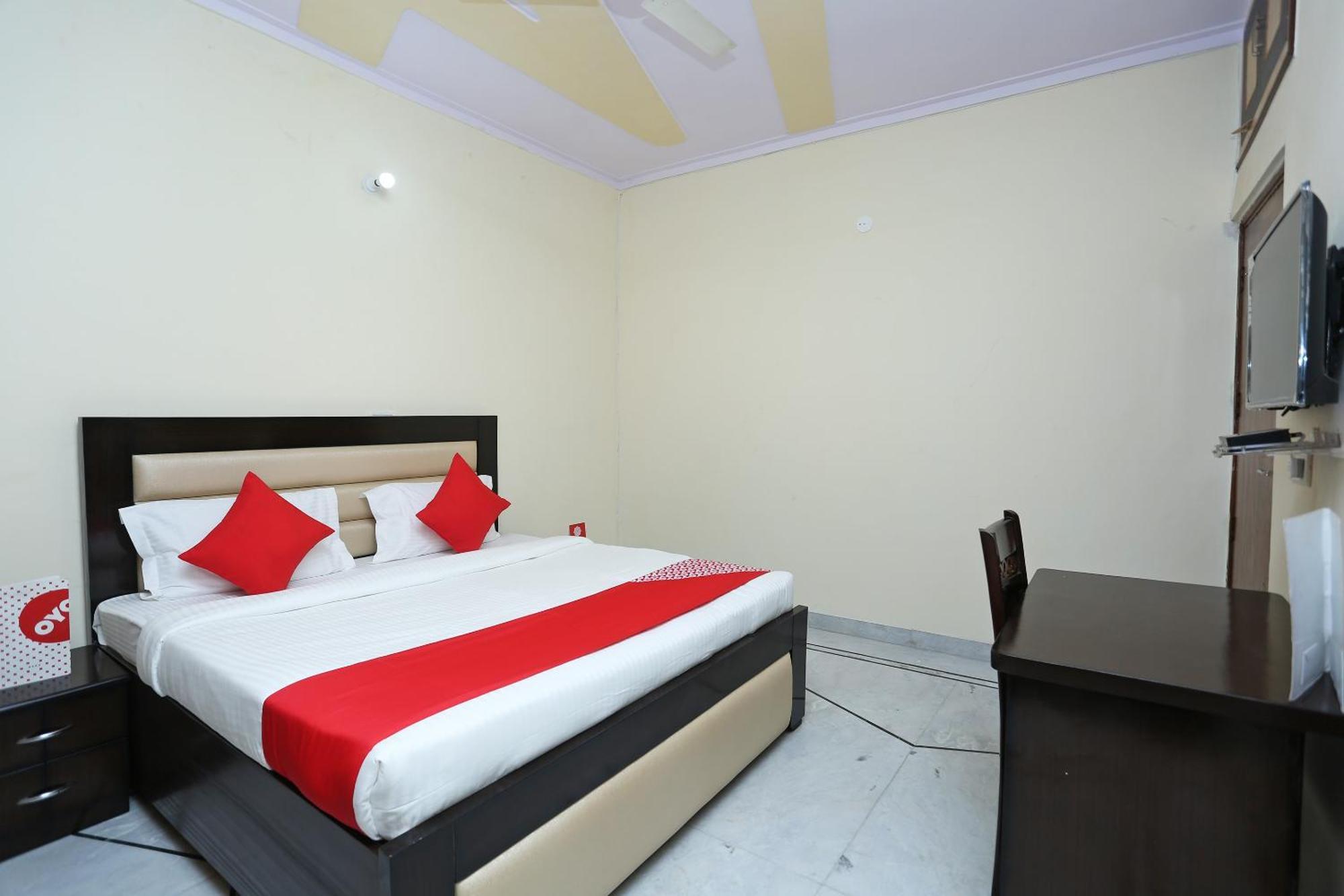 OYO 15738 Hotel Awesome Villa Gurgaon Esterno foto