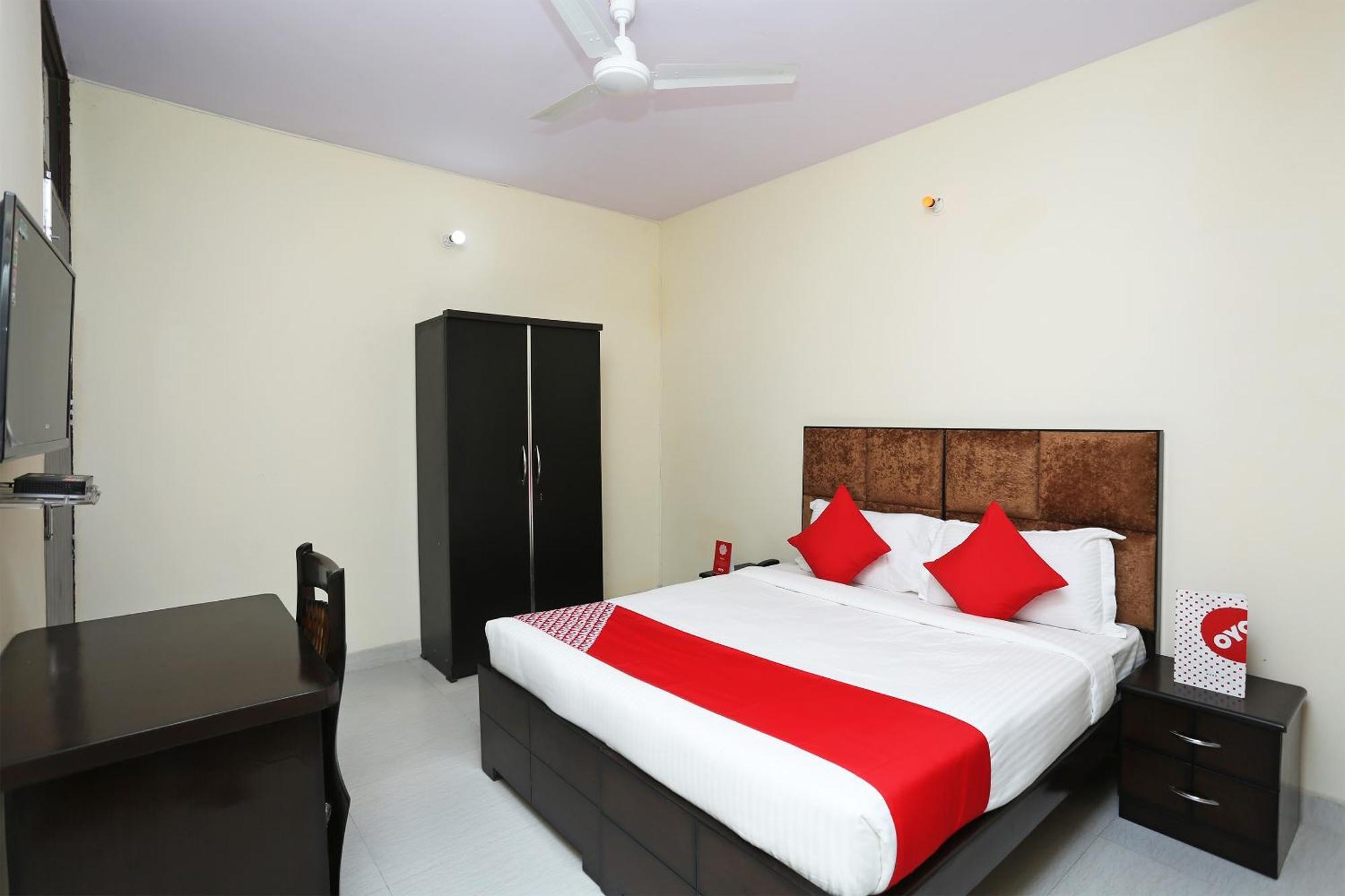 OYO 15738 Hotel Awesome Villa Gurgaon Esterno foto