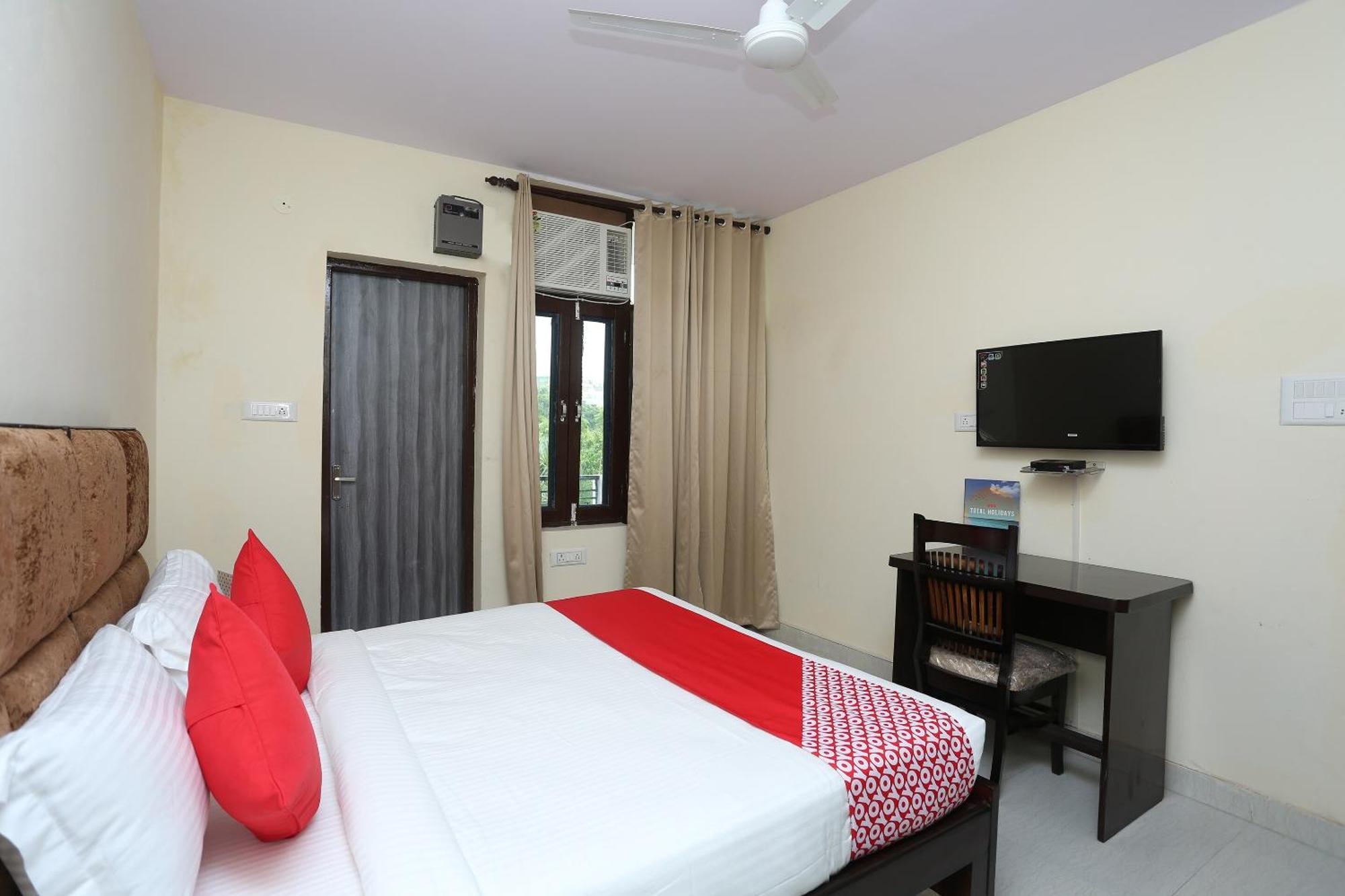 OYO 15738 Hotel Awesome Villa Gurgaon Esterno foto